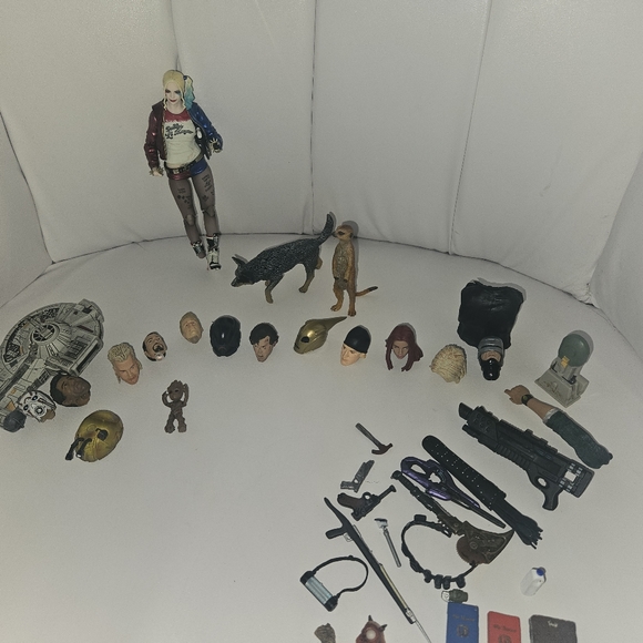 Harley Quinn Collectible Action figure - Picture 11 of 14